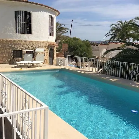 בית נופש Meerblick Mit Traditionellem Haus קלפה